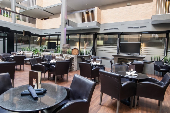 Imagen del bar/restaurante del Hotel Best Western Plus Village Park Inn. Foto 4