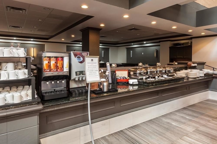 Imagen del bar/restaurante del Hotel Best Western Plus Village Park Inn. Foto 5