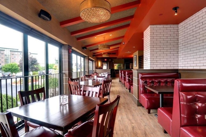 Imagen del bar/restaurante del Hotel Best Western Plus Waltham Boston. Foto 4