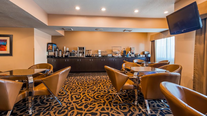 Imagen del bar/restaurante del Hotel Best Western Plus Wendover Inn. Foto 4