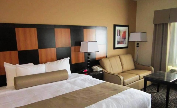 Imagen de la piscina del Hotel Best Western Plus Wendover Inn. Foto 19