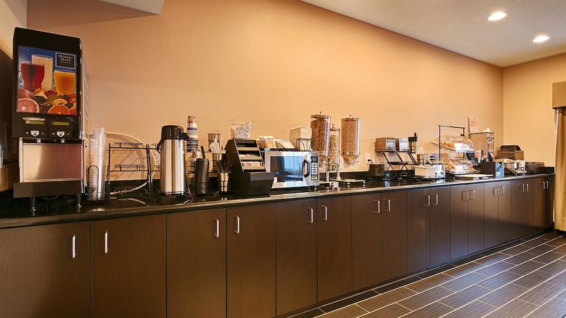 Imagen del bar/restaurante del Hotel Best Western Plus Wendover Inn. Foto 6