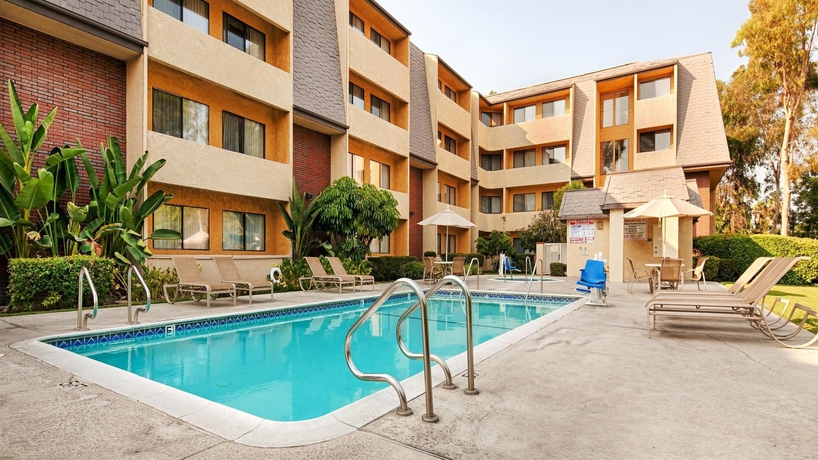 Imagen de la piscina del Hotel Best Western Plus West Covina Inn. Foto 15