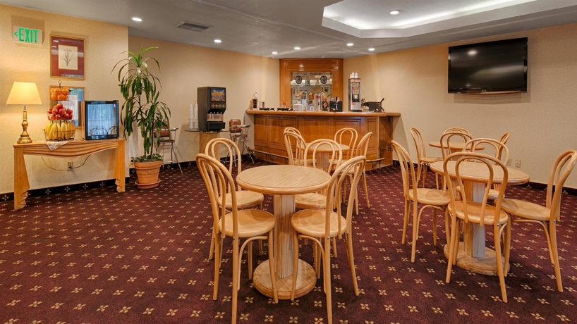 Imagen del bar/restaurante del Hotel Best Western Plus West Covina Inn. Foto 3