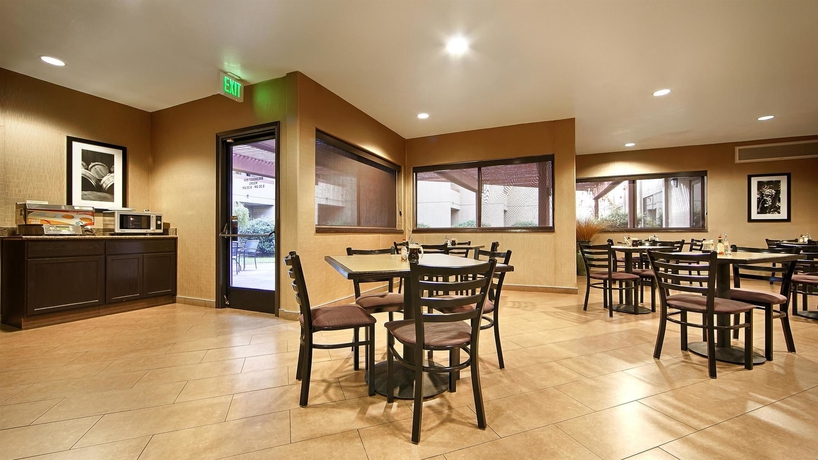 Imagen del bar/restaurante del Hotel Best Western Plus Wine Country Inn and Suites. Foto 2