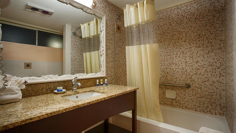 Imagen de la habitación del Hotel Best Western Plus Yacht Harbor Inn. Foto 8
