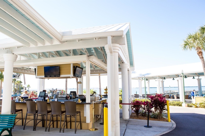 Imagen del bar/restaurante del Hotel Best Western Plus Yacht Harbor Inn. Foto 3