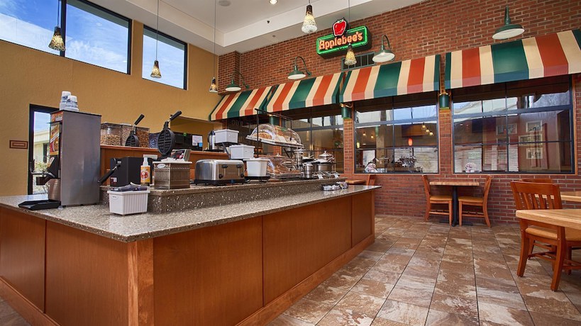 Imagen del bar/restaurante del Hotel Best Western Plus York and Conference Center. Foto 3