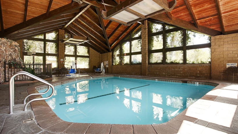 Imagen de la piscina del Hotel Best Western Plus Yosemite Gateway Inn. Foto 12