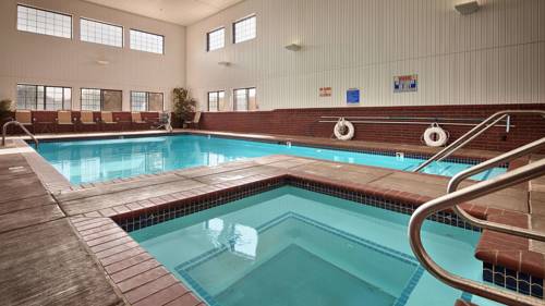 Imagen de la piscina del Hotel Best Western Plus Yukon. Foto 8