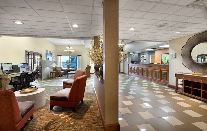 Imagen de los interiores del Hotel Best Western Plus and Suites Airport South. Foto 18