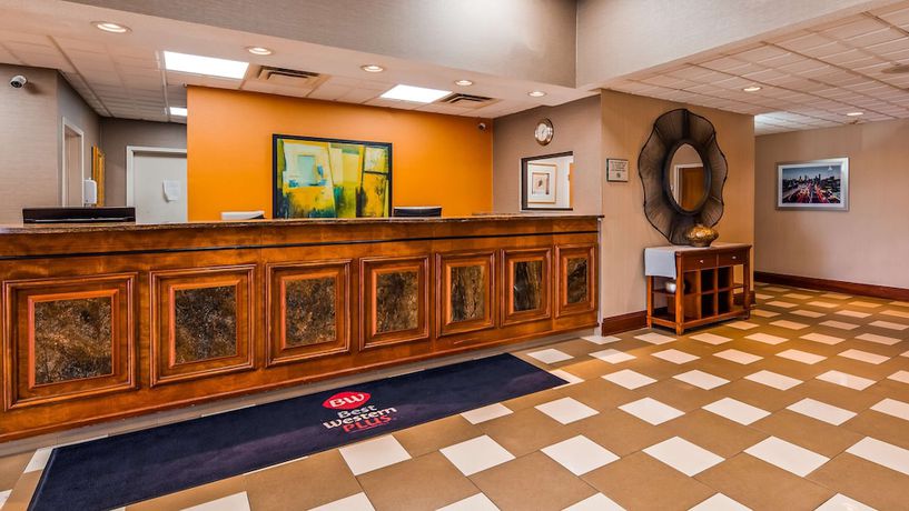 Imagen de los interiores del Hotel Best Western Plus and Suites Airport South. Foto 19