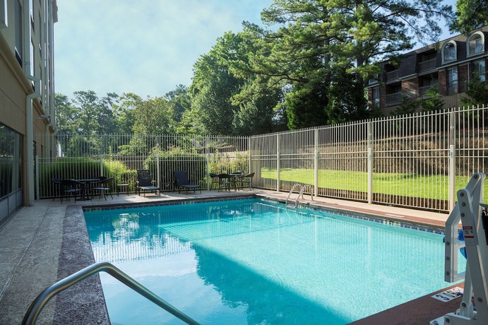 Imagen de la piscina del Hotel Best Western Plus and Suites Airport South. Foto 20