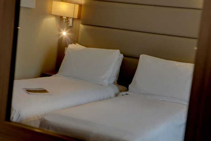 Imagen de la habitación del Hotel Best Western Pontypool Metro. Foto 13