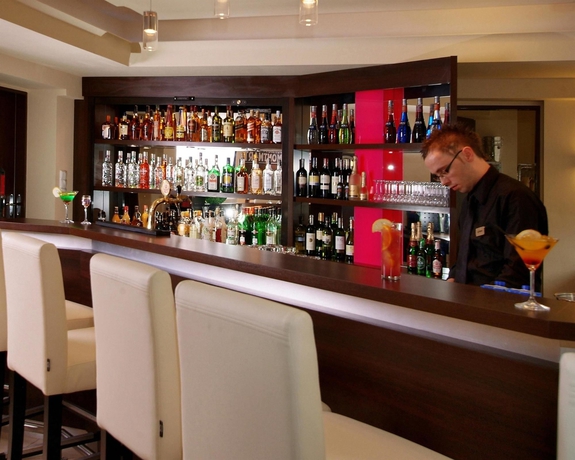 Imagen del bar/restaurante del Hotel Best Western Portos. Foto 3