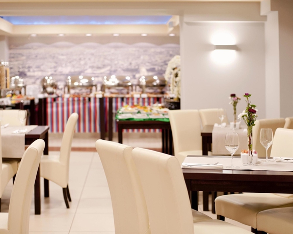 Imagen del bar/restaurante del Hotel Best Western Portos. Foto 4