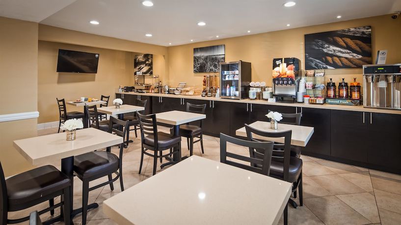 Imagen del bar/restaurante del Hotel Best Western Poway/san Diego. Foto 5