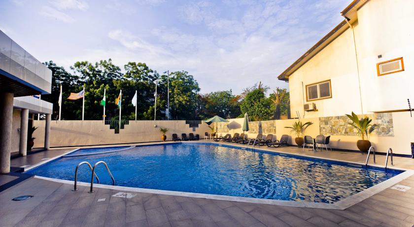 Imagen de la piscina del Hotel Best Western Premier Accra Airport. Foto 11