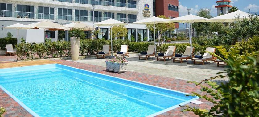 Imagen de la piscina del Hotel Best Western Premier Ark. Foto 13