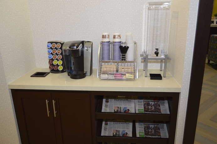 Imagen del bar/restaurante del Hotel Best Western Premier Ashton Suites-willowbrook. Foto 3