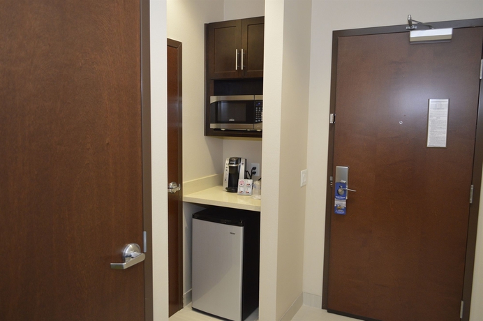 Imagen de la habitación del Hotel Best Western Premier Ashton Suites-willowbrook. Foto 6