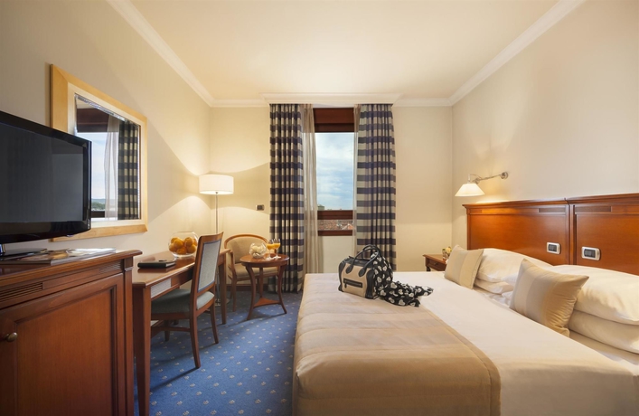 Imagen de la habitación del Hotel Best Western Premier Astoria. Foto 6