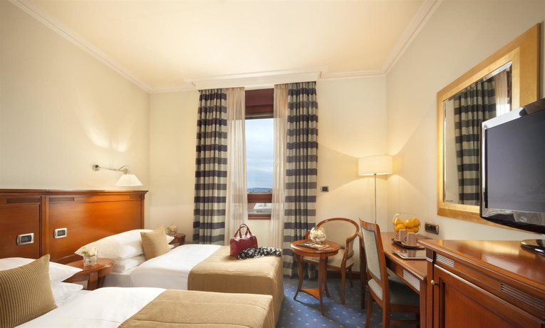 Imagen de la habitación del Hotel Best Western Premier Astoria. Foto 8