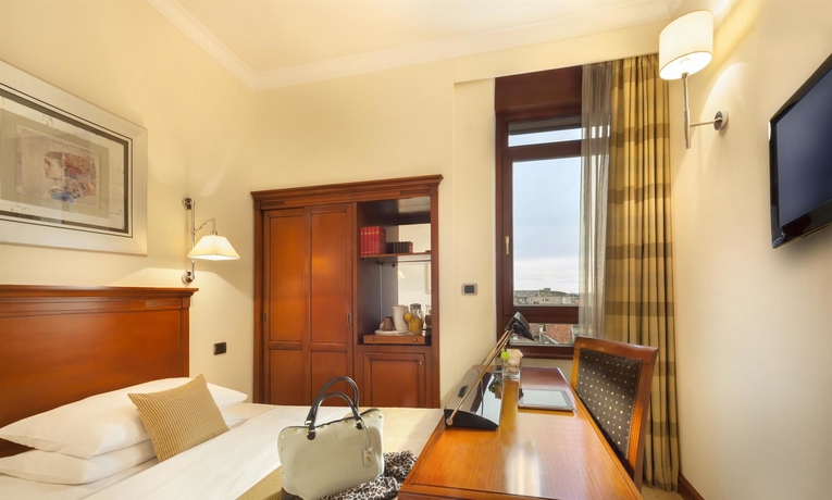 Imagen de la habitación del Hotel Best Western Premier Astoria. Foto 9