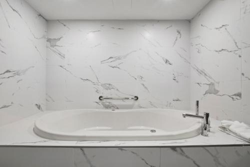 Imagen general del Hotel Best Western Premier Calgary Plaza and Conference Centre. Foto 3