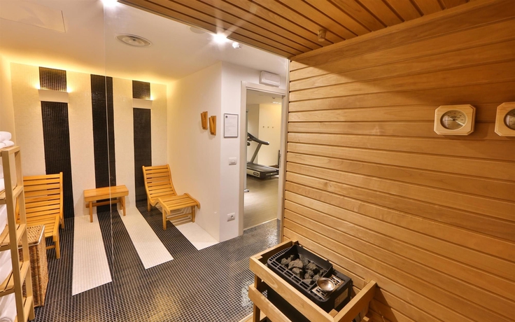 Imagen de la piscina del Hotel Best Western Premier Chc Airport. Foto 15