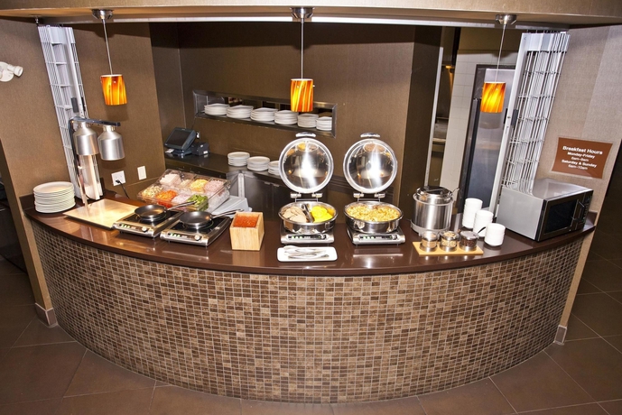Imagen del bar/restaurante del Hotel Best Western Premier Freeport Inn Calgary Airport. Foto 6