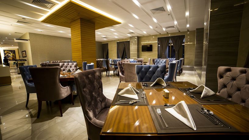 Imagen del bar/restaurante del Hotel Best Western Premier Hotel Gulberg Lahore. Foto 2