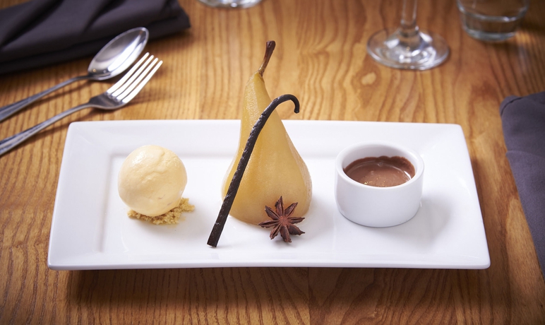 Imagen del bar/restaurante del Hotel Best Western Premier Knowsley Suites & Spa. Foto 3