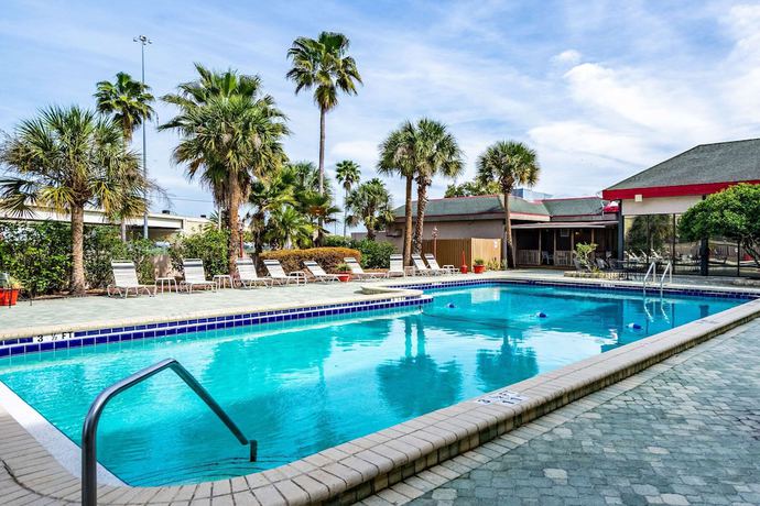 Imagen de la piscina del Hotel Best Western Premier Lakeland North. Foto 18