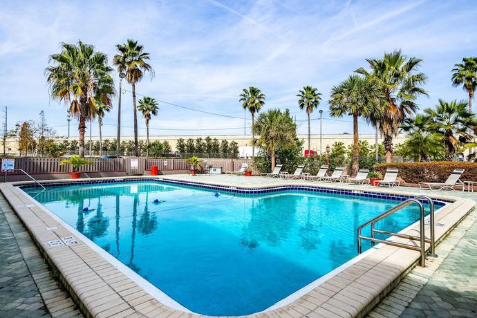 Imagen de la piscina del Hotel Best Western Premier Lakeland North. Foto 19