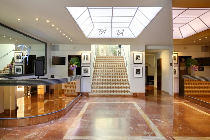 Imagen de los interiores del Hotel Best Western Premier Le Patio Des Artistes. Foto 14