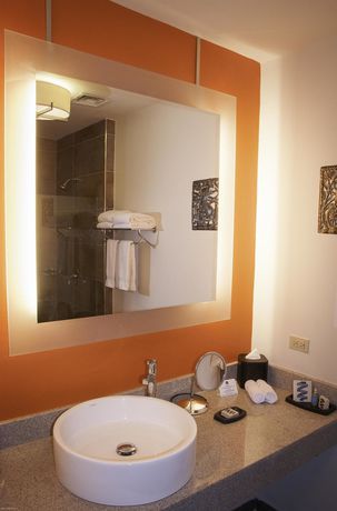 Imagen del bar/restaurante del Hotel Best Western Premier Petion-ville. Foto 2