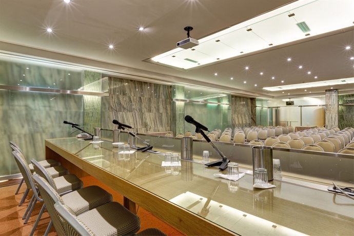 Imagen de los interiores del Hotel Best Western Premier Royal Santina. Foto 14