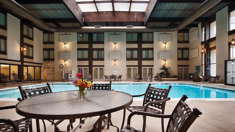 Imagen de la piscina del Hotel Best Western Premier The Central and Conference Center. Foto 18