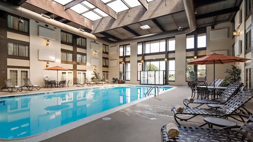 Imagen de la piscina del Hotel Best Western Premier The Central and Conference Center. Foto 19