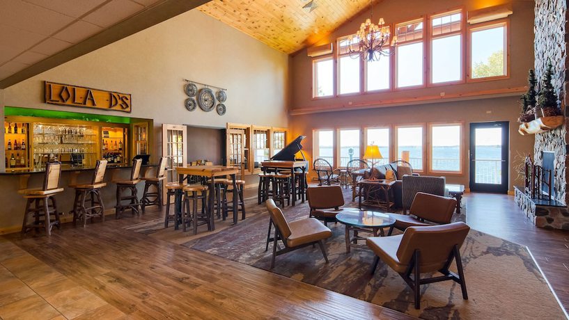 Imagen de los interiores del Hotel Best Western Premier The Lodge On Lake Detroit. Foto 15