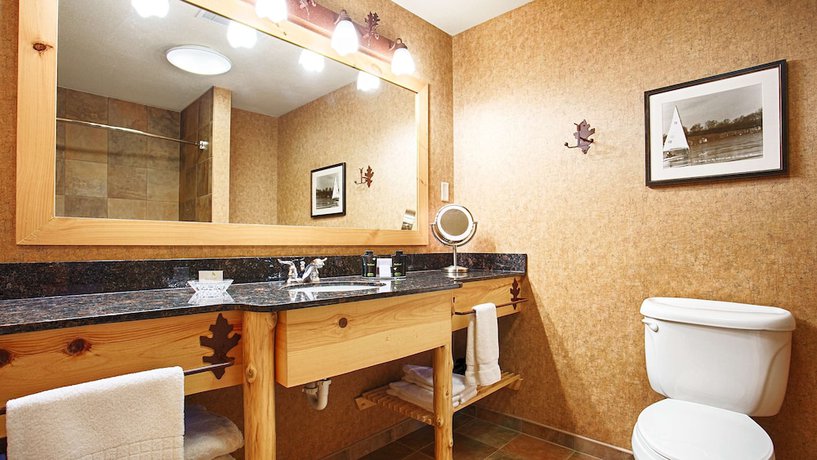 Imagen de la habitación del Hotel Best Western Premier The Lodge On Lake Detroit. Foto 8