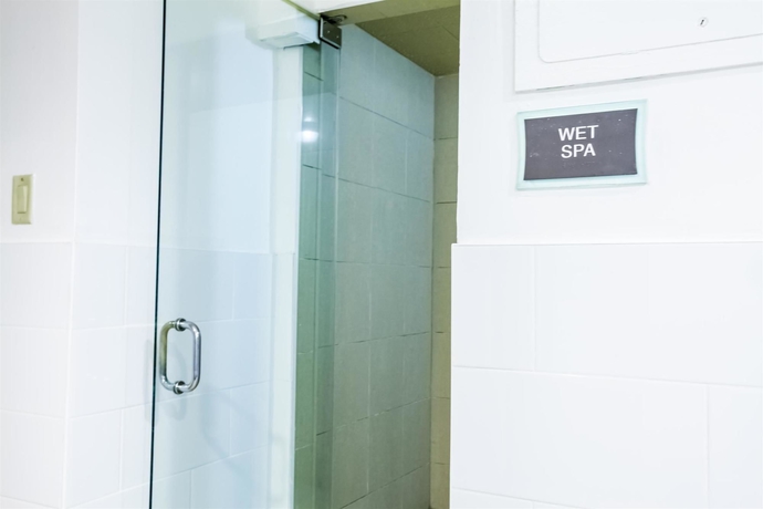 Imagen de la piscina del Hotel Best Western Premier Toronto Airport Carlingview. Foto 16