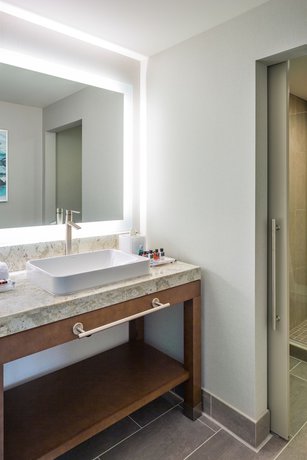 Imagen de la habitación del Hotel Best Western Premier at Fisher\'s Landing. Foto 9