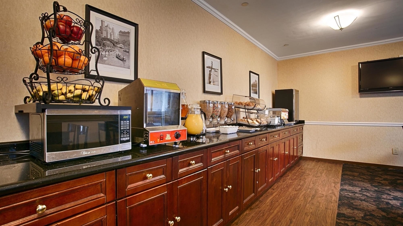 Imagen del bar/restaurante del Hotel Best Western Queens Court. Foto 3