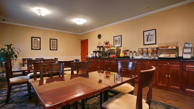 Imagen del bar/restaurante del Hotel Best Western Queens Court Hotel. Foto 4