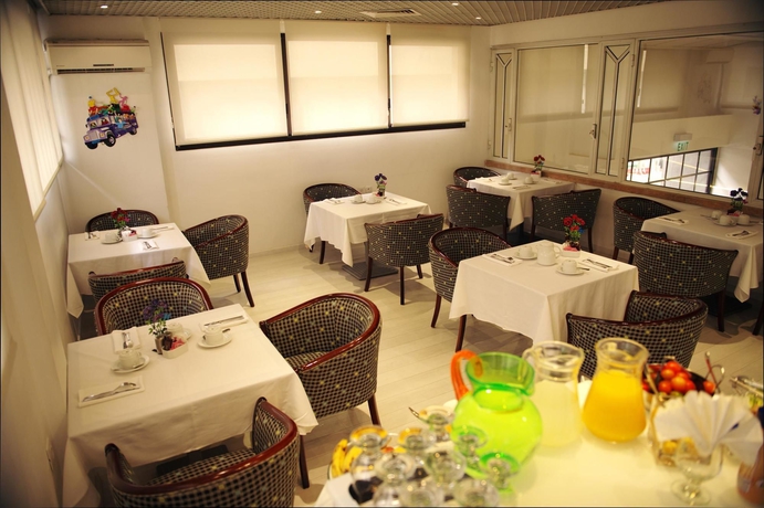 Imagen del bar/restaurante del Hotel Best Western Regency Suites. Foto 2