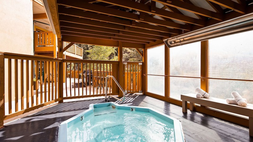 Imagen de la piscina del Hotel Best Western Rivers Edge. Foto 17