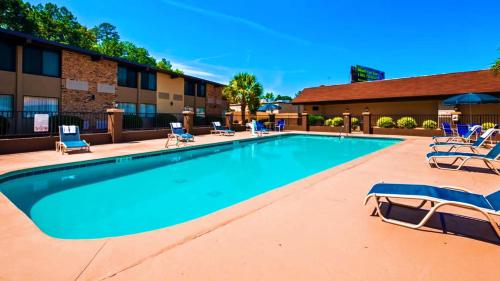 Imagen de la piscina del Hotel Best Western Riverside Inn, Macon. Foto 10