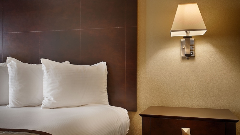 Imagen de la habitación del Hotel Best Western Rose Garden Inn. Foto 3